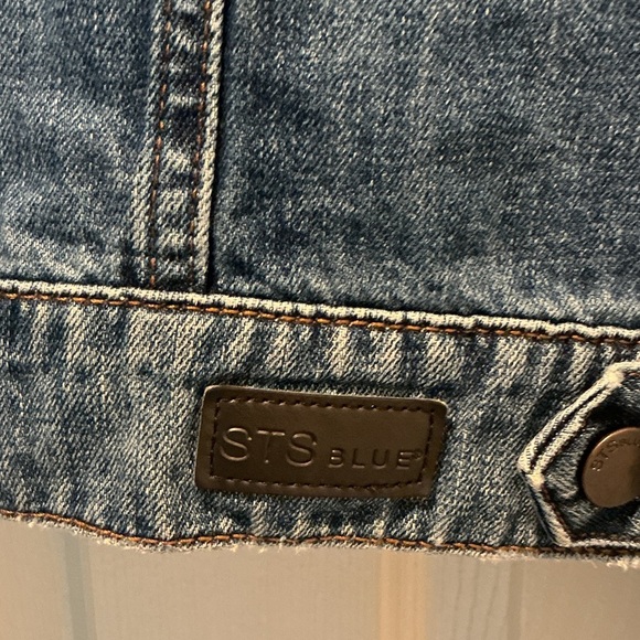 STS Women’s Blue Distressed Denim Jacket Size Small - Picture 5 of 10